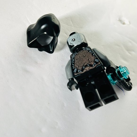 LEGO The Sakaaran Minifigure Guardians of The Galaxy 2014 Weapon Set 76021 - Picture 4 of 4